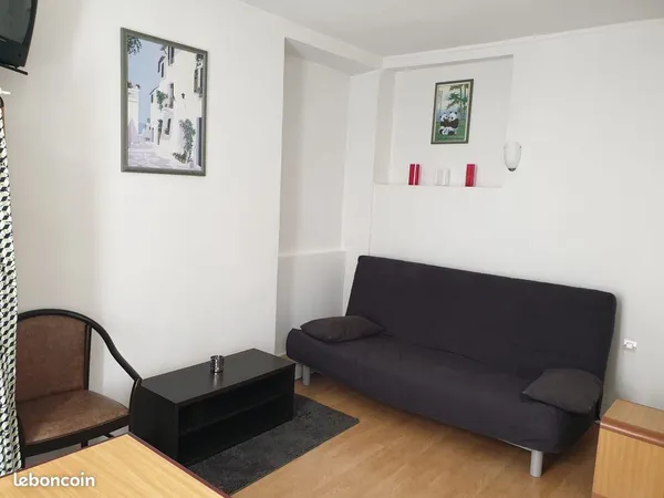 Studio meublé 19m2 rue du commerce paris 15eme