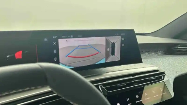 Peugeot 3008 hybrid 145 e-dcs6 — photo 26