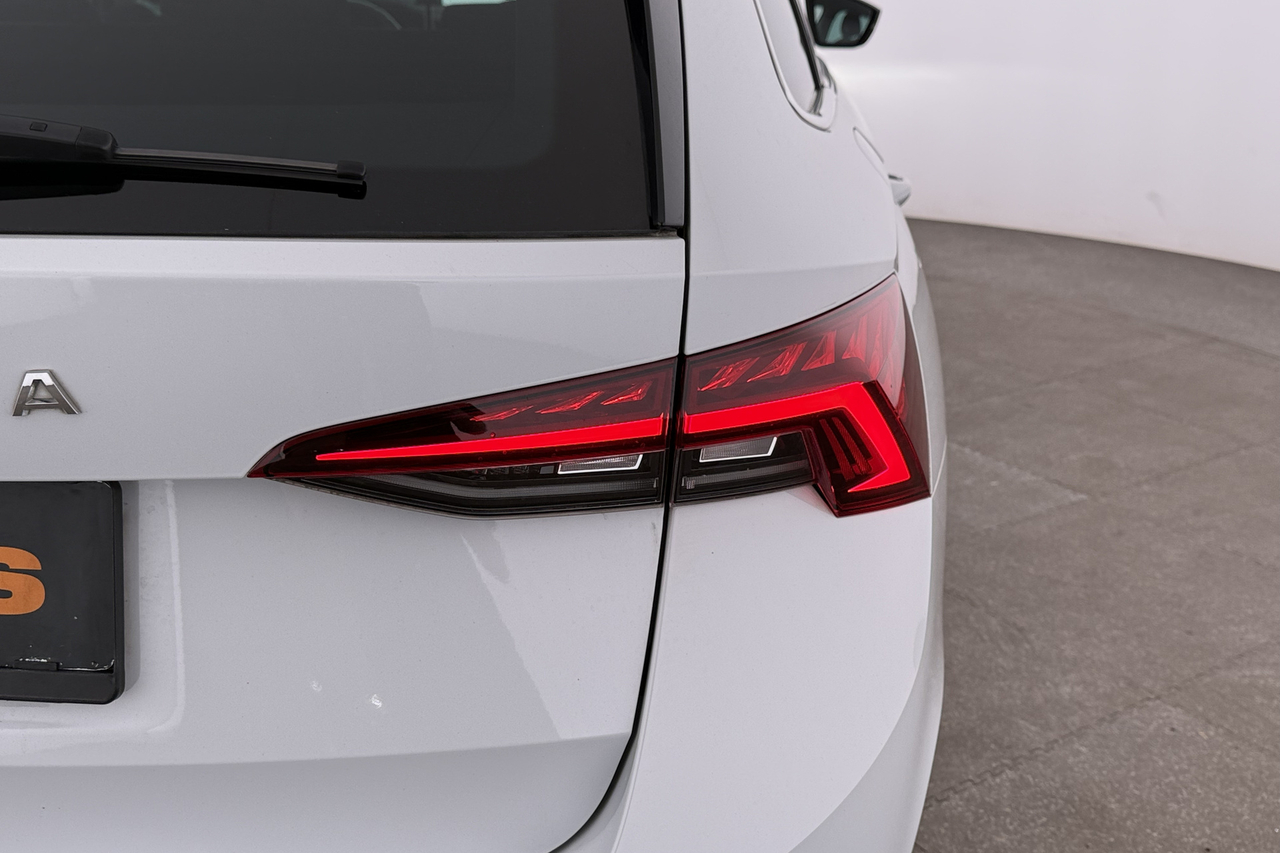 Skoda Octavia Combi — photo 10