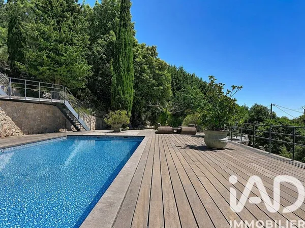 Maison 6 pièces 226 m²