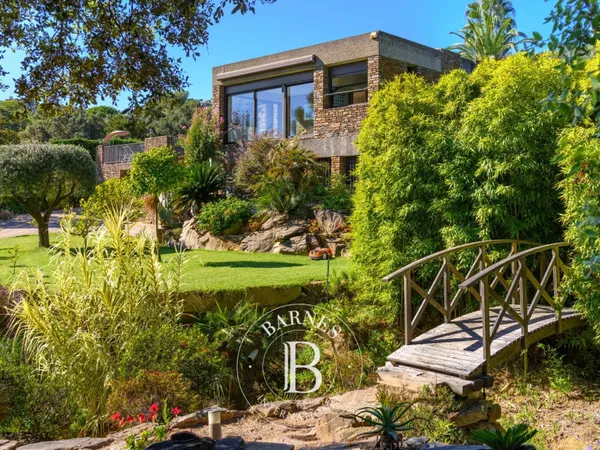 Exclusivité - Gaou Bénat - Maison de famille - Mer à pied - Piscine - Grand jardin remarquablement p