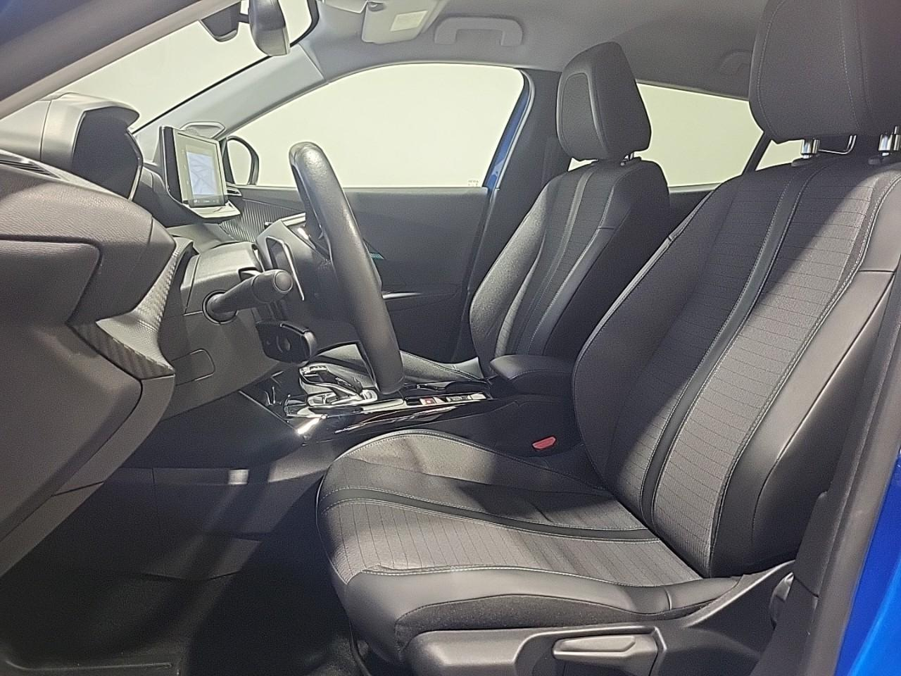 Peugeot 2008 puretech 130 s&s eat8 allure — photo 10