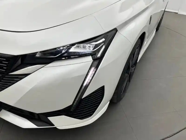 Peugeot 308 sw phev 225 e-eat8 — photo 16