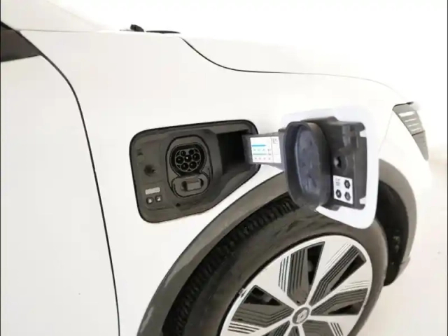 Renault Megane e-tech electric ev60 130ch evolution er optimum charge — photo 12