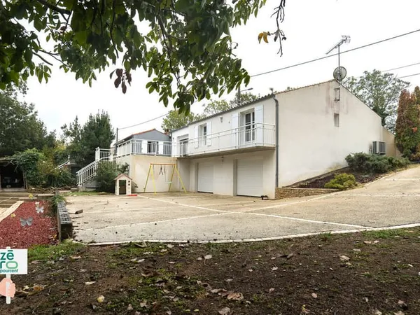 CHAILLÉ-LES-MARAIS MAISON TRADITIONNELLE 4 CHAMBRES AVEC PISCINE, DOUBLE GARAGE ET DÉPENDANCES PROCH