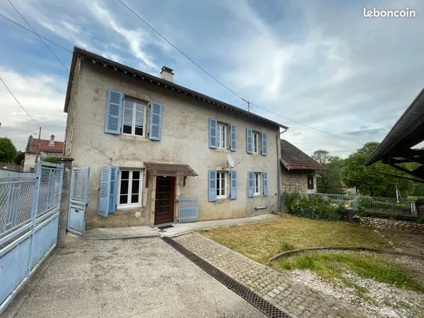 Maison de village 95m2 + grange 85m2 - Opportunité rare à Colomieu