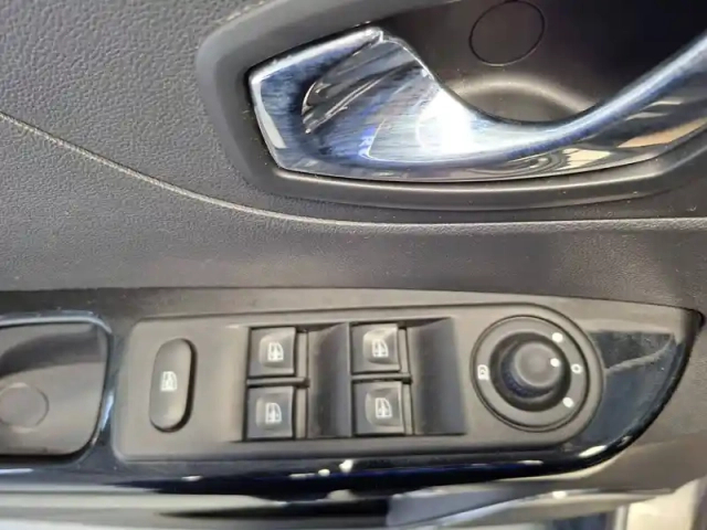 Renault Captur dci 90 energy eco² — photo 16