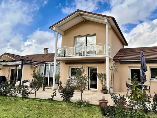 Maison 6 pièces 234 m²