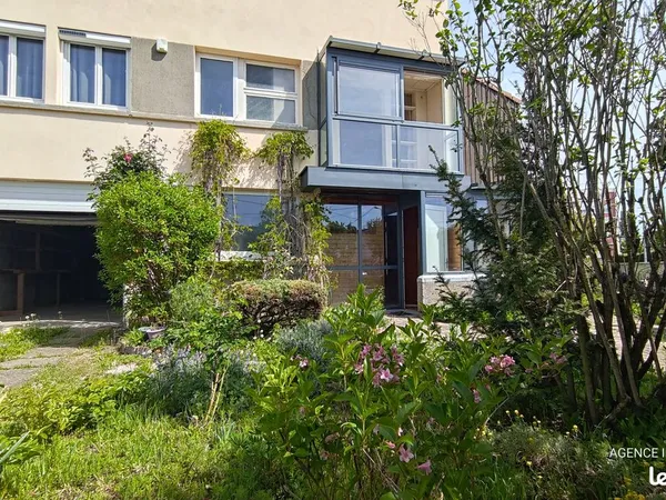 Maison, 8 pièces, 168 m² hab. Terrain. Piscine