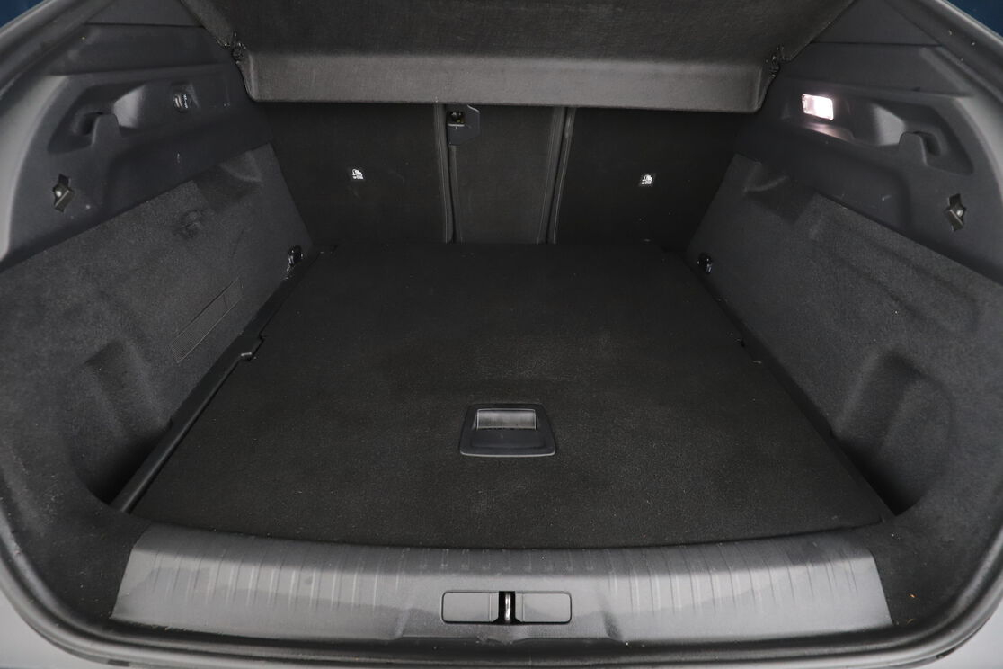 Peugeot 3008 1.2 Hybrid Allure e-DCS6 — photo 16