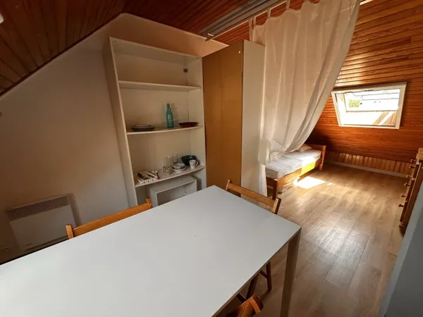 Loue studio meublé 20m2 dans maison