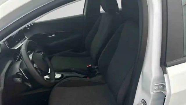 Peugeot 208 hybrid 110 ch e-dcs6 — photo 11