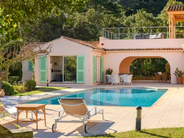Villa 8 pièces 272 m²