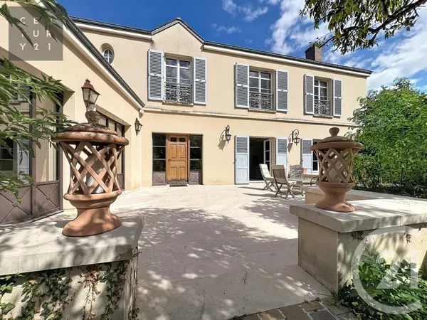 Maison 10 pièces 341 m²