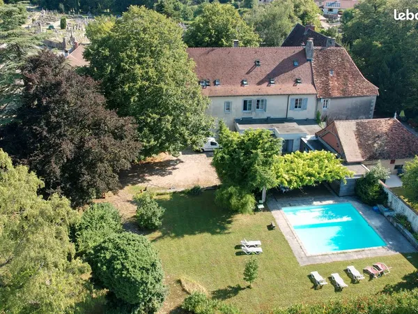 Poligny - F4 ATYPIQUE meublé - 3 chambres - TOUT COMPRIS