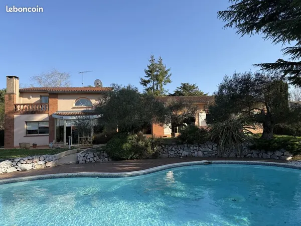 Maison 8 pièces 320 m²