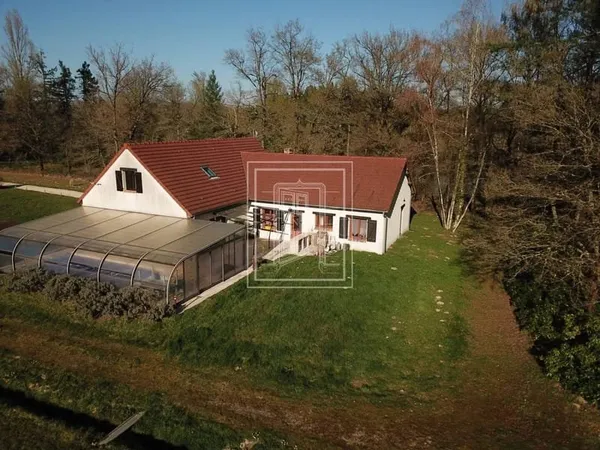 Maison 8 pièces 228 m²
