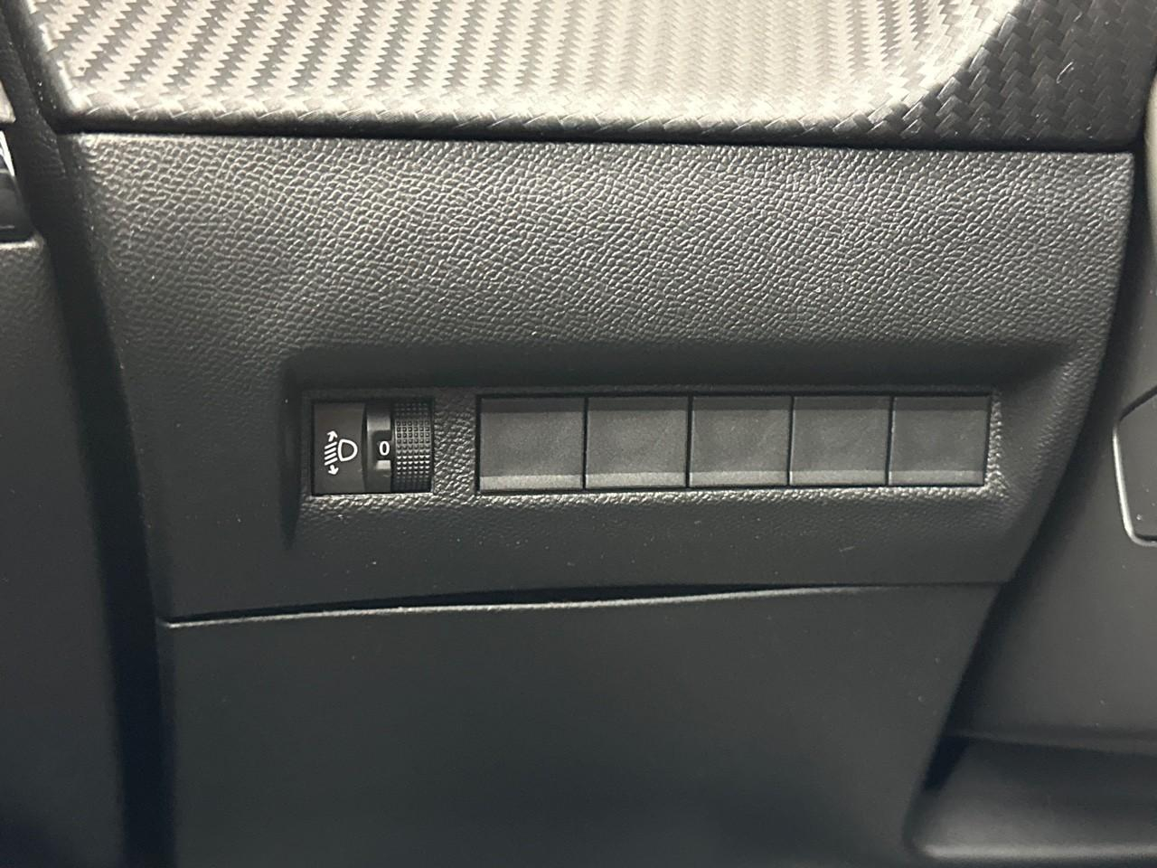 Peugeot 2008 electrique 54 kwh 156 ch allure — photo 16