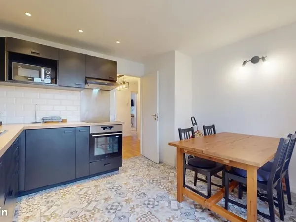 Chambre 5 pièces 66 m²