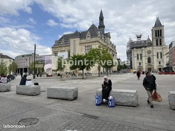 Commerce habillement/textile 250 m²