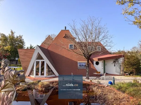 Ensemble immobilier - Maison d'habitation et immeuble locatif