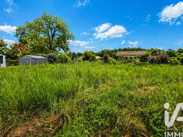 Terrain 566 m²
