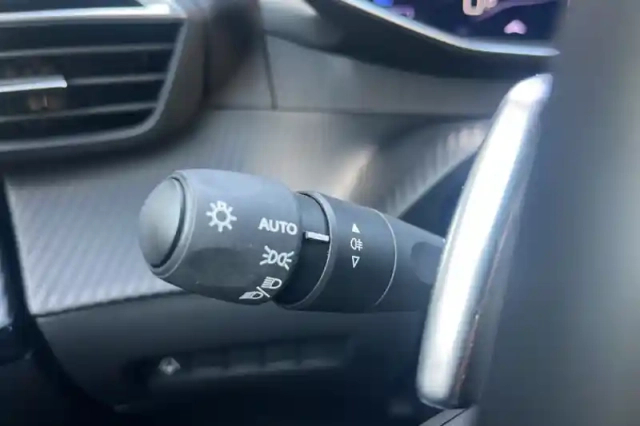 Peugeot 2008 hybrid 136 e-dcs6 — photo 22