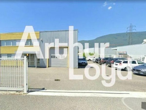 Local d'activité 250 m²