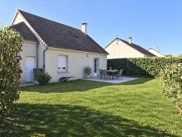 Maison individuelle de 85 m² carrez (94 m² au sol) sur terrain de 621 m² - La Chaussée-Saint-Victor