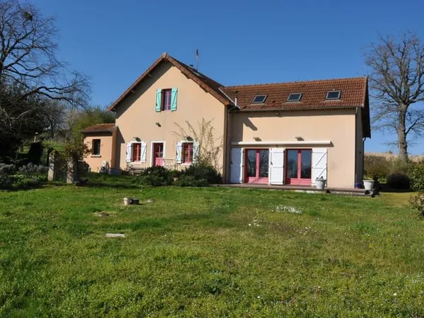 Belle villa atypique de 165 m2, avec une parcelle de terrain