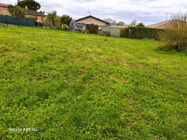 Terrain L Isle Jourdain 1000 m2