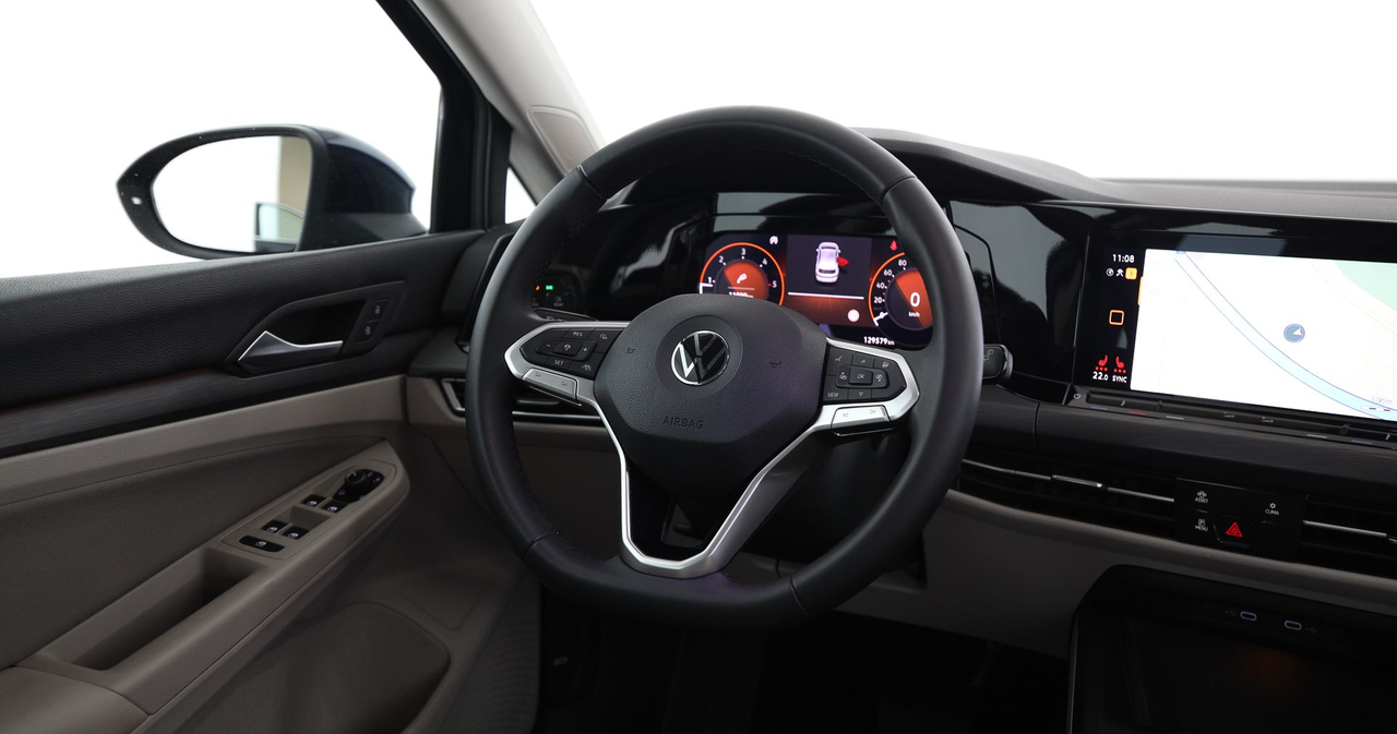 Volkswagen Golf 8 — photo 17