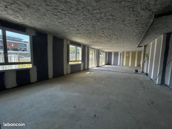 Local commercial 111 m²