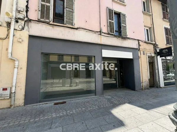 Local commercial 203 m²