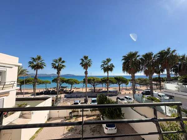 Appartement T1 à louer en dernier étage avec vue mer à La Ciotat - Exclusivité NESTENN