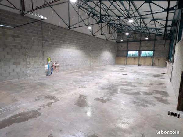 Local d'activité 250 m²