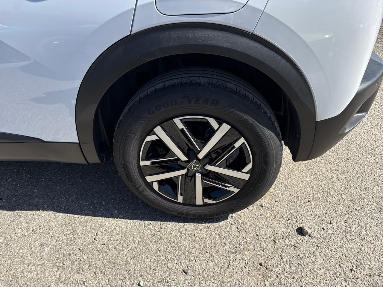 Peugeot 2008 1.2 puretech 100ch s&s active — photo 11