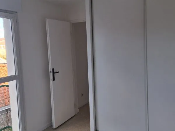 T2 lumineux avec chambre séparée 470 euros hors charges