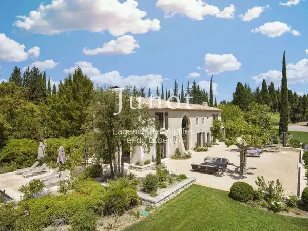 Maison 11 pièces 400 m²