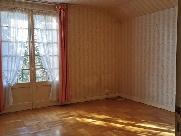 Maison familiale 5 chambres sur 900 m² de terrain
