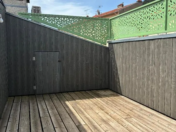 Boutique 90 m² CEYRAT