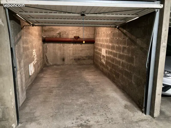 Parking ferme secteur Caisse d'Epargne