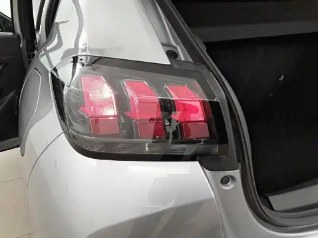 Peugeot 208 puretech 75 s&amp;s bvm5 — photo 43