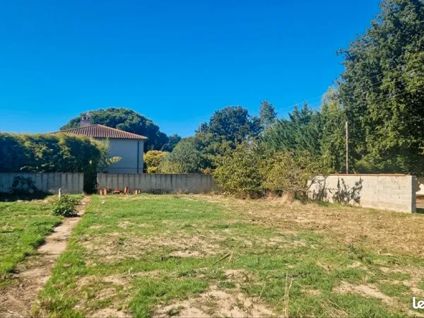 Eaunes centre, terrain constructible