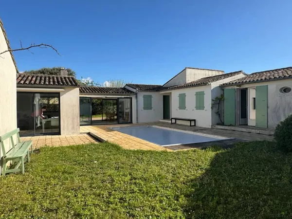 Maison 10 pièces 251 m²