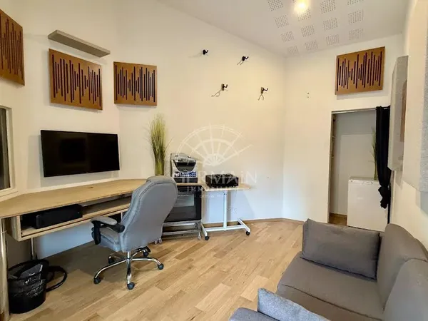 Local 1 pièce 18 m²
