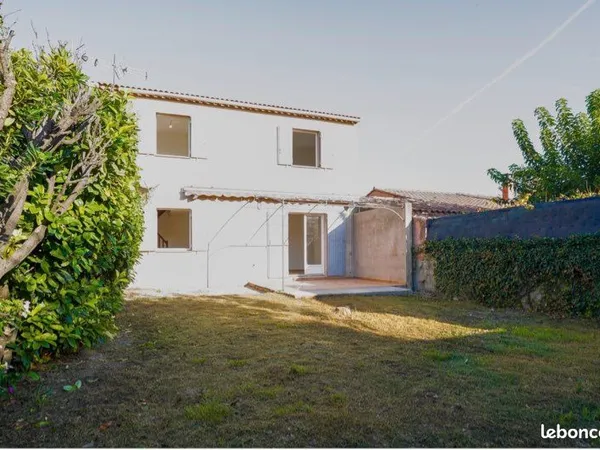 Maison familiale de 92 m² avec jardin, garage et 3 chambres + bureau - Althen-des-Paluds