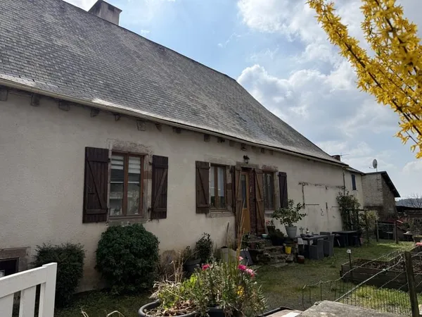 GRANDE MAISON DE PLAIN PIED RENOVEE