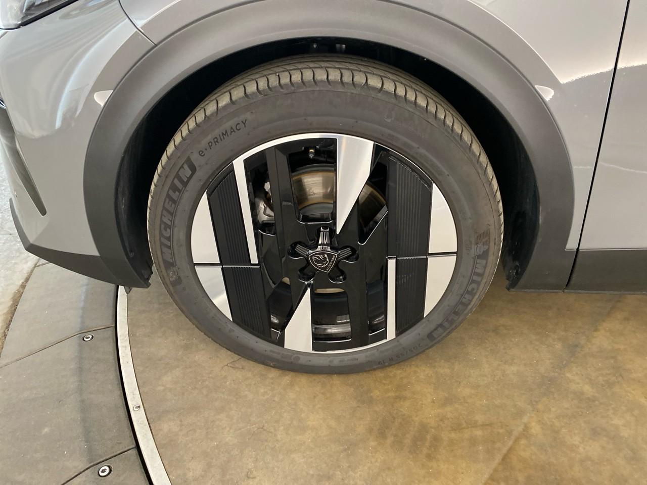 Peugeot 408 hybrid 145 e-dcs6 gt — photo 11