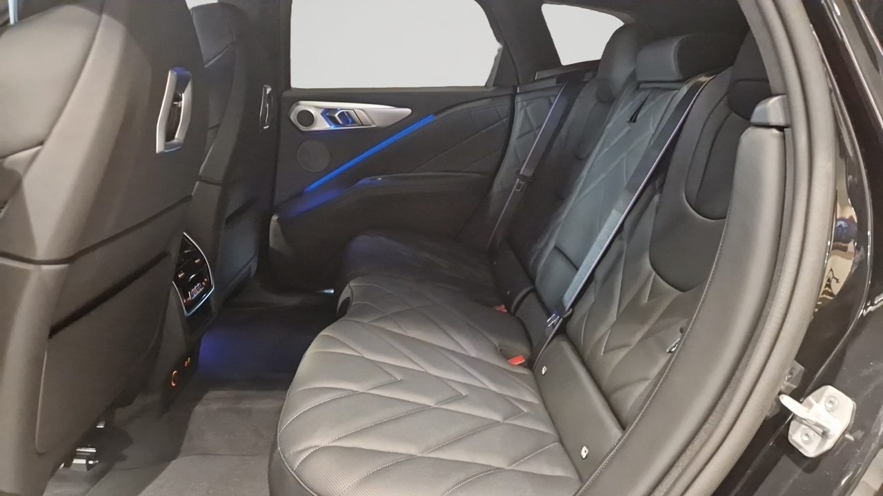 BMW XM 50e 476 ch BVA8 — photo 12